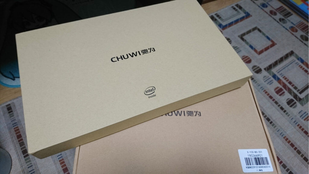 Chuwi Vi10 Plusとキーボード付きケースの箱