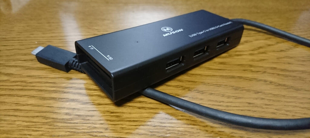USB 3.0ポート x4・microSD/SDカードスロット